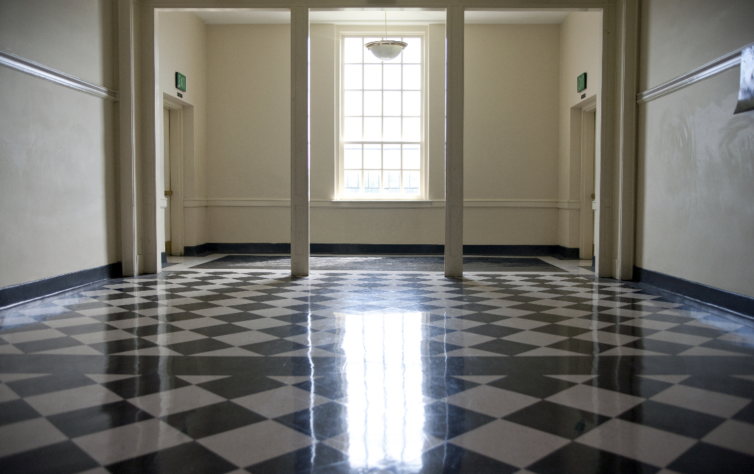 an example of the tiled floors we can clean in bedford and nearby areas